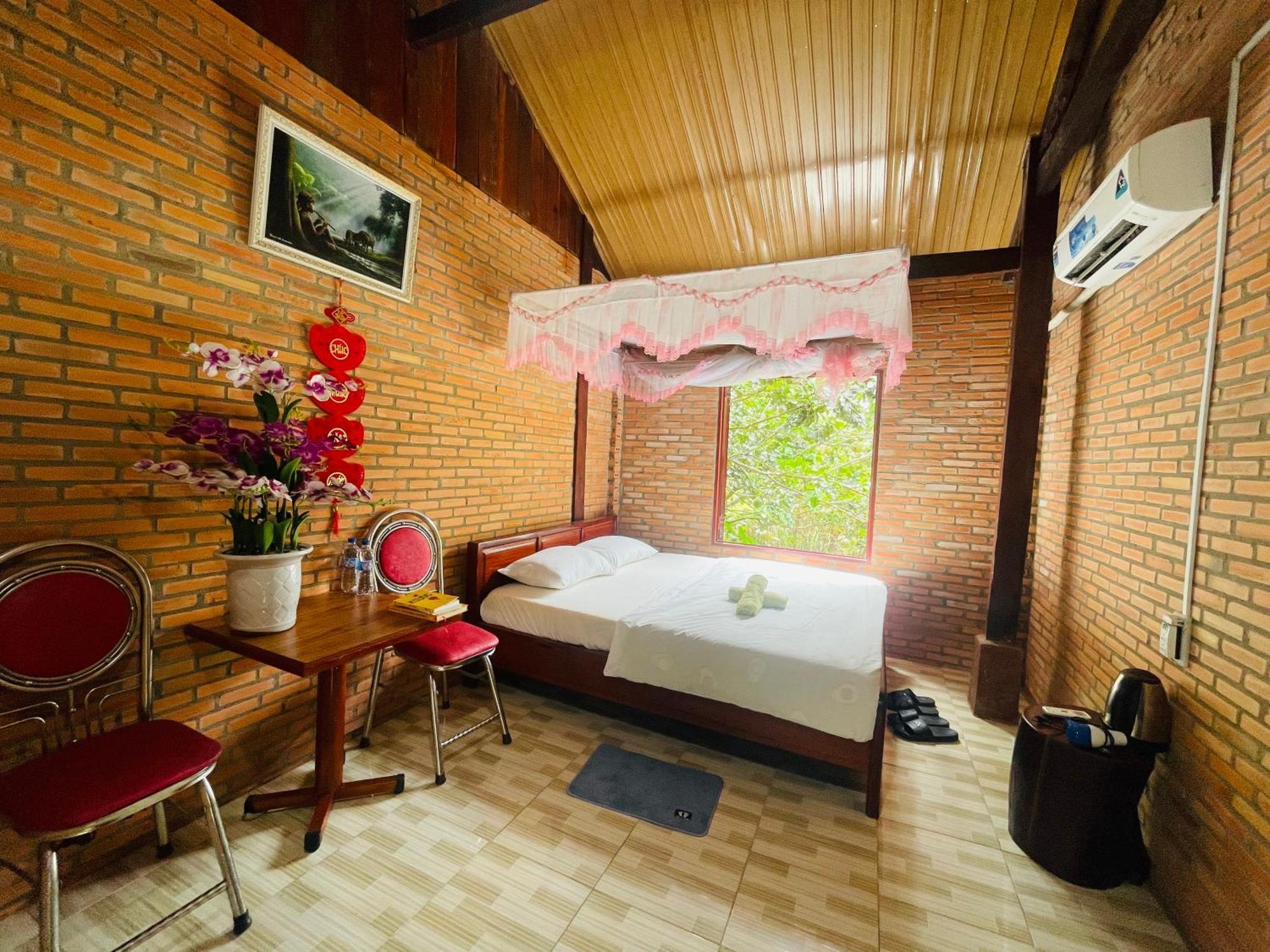Forest Side Ecolodge Cat Tien Exterior photo