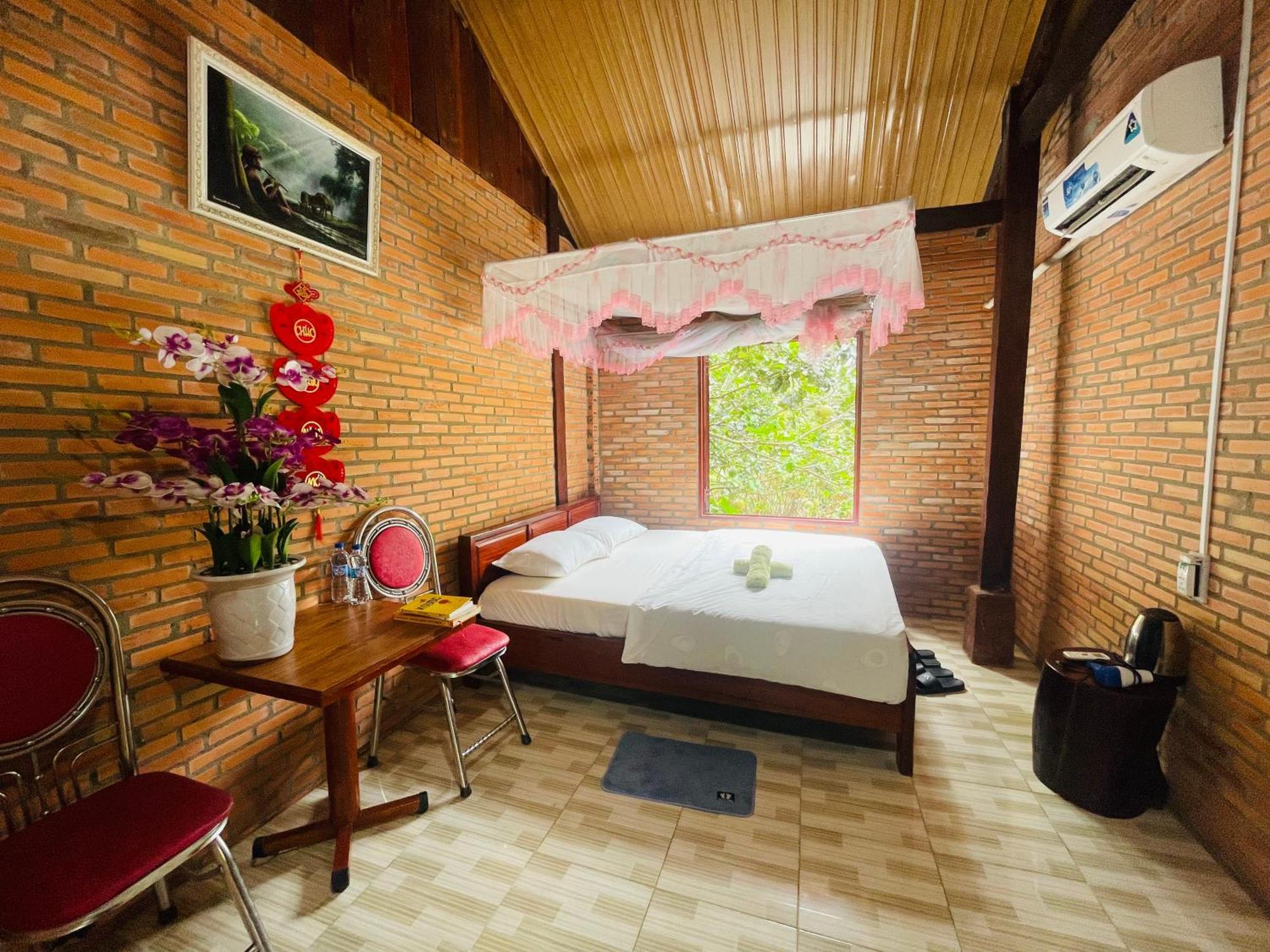 Forest Side Ecolodge Cat Tien Exterior photo